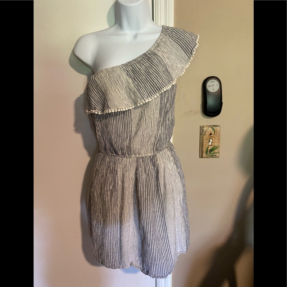 One shoulder dress